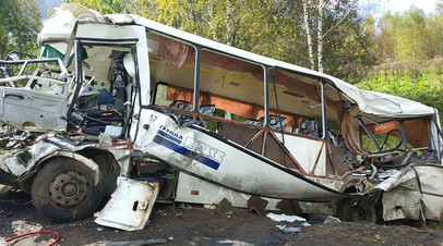 На месте ДТП в Ярославской области, где пассажирский автобус столкнулся лоб в лоб с фурой