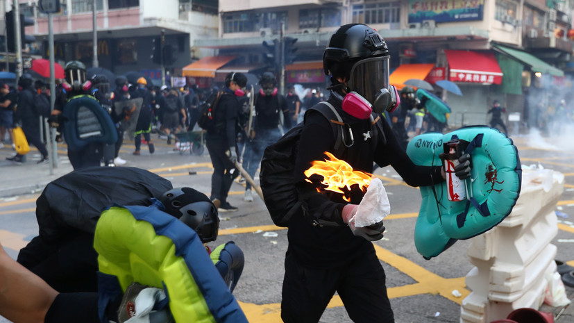 В Гонконге эвакуируют парламент