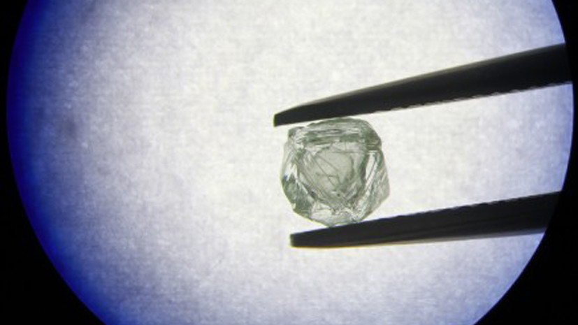 В России обнаружили уникальный алмаз-матрёшку