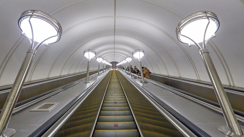 В метро Москвы запустили акцию «Занимайте левую сторону эскалатора»