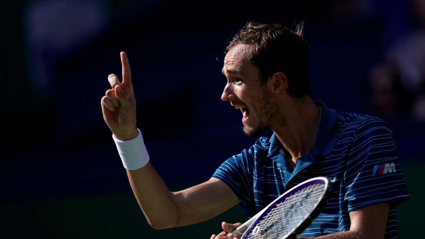 Медведев одолел Фоньини и вышел в полуфинал турнира ATP в Шанхае