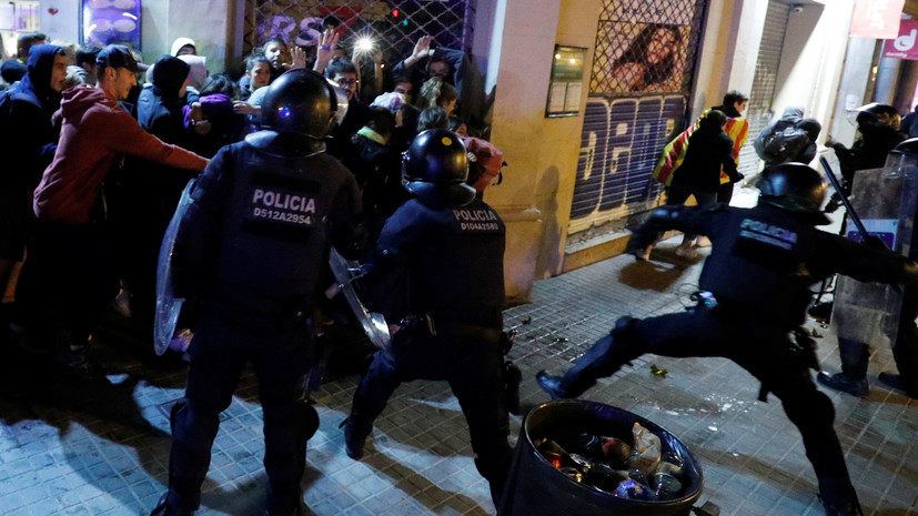 Около 100 человек пострадали в результате протестов в Каталонии