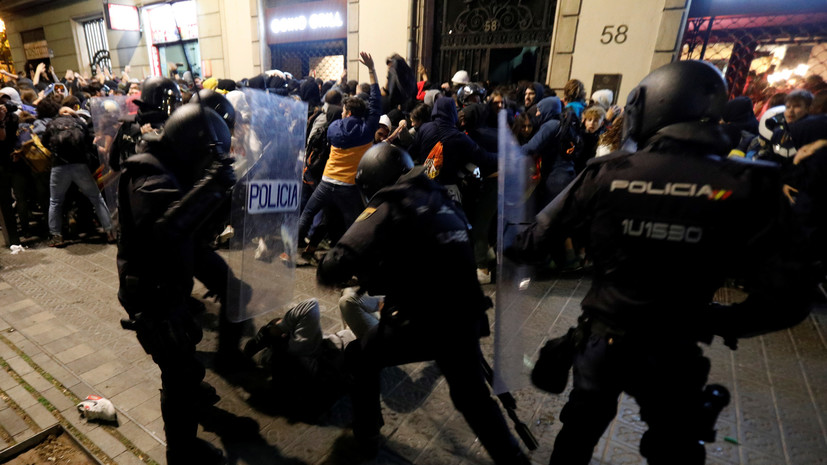 Число задержанных на протестах в Каталонии превысило 30