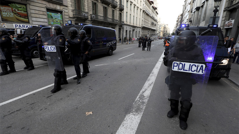 Почти 300 полицейских пострадали в ходе протестов в Каталонии