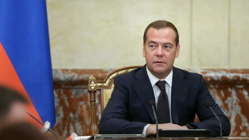 Медведев призвал готовиться к переквалификации из-за роботизации труда