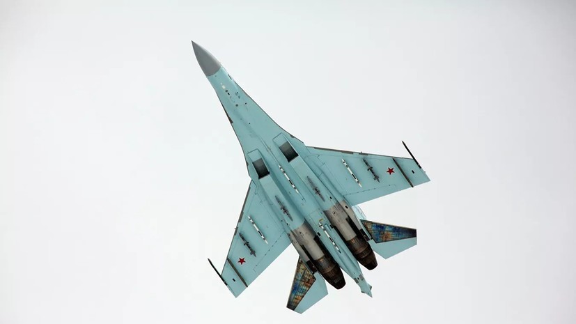 Истребитель Су-27 сопроводил бомбардировщик США над Чёрным морем