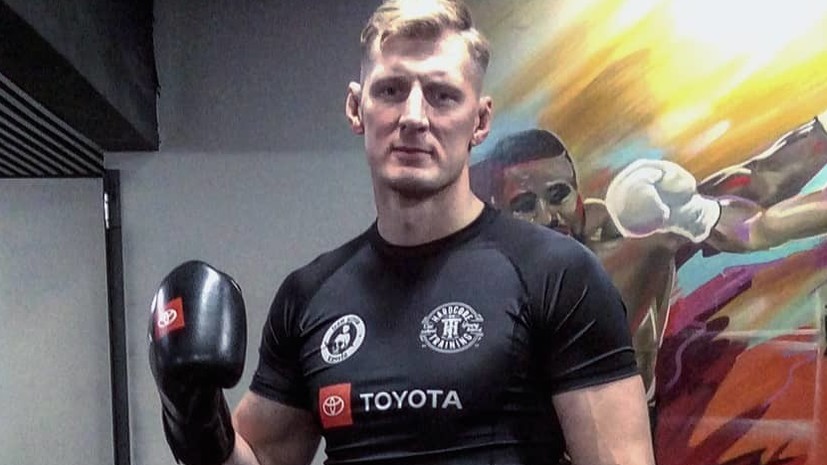 Менеджер Волкова заявил, что российский боец готов нокаутировать Нганну