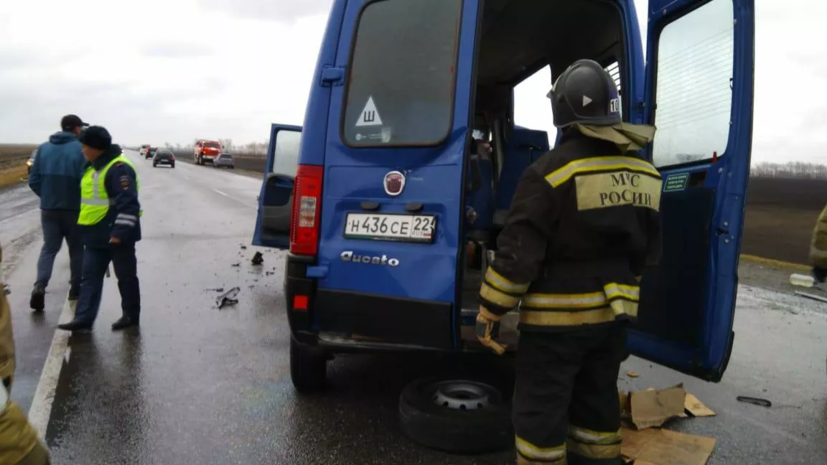 Попавший в ДТП на Алтае микроавтобус перевозил творческий коллектив