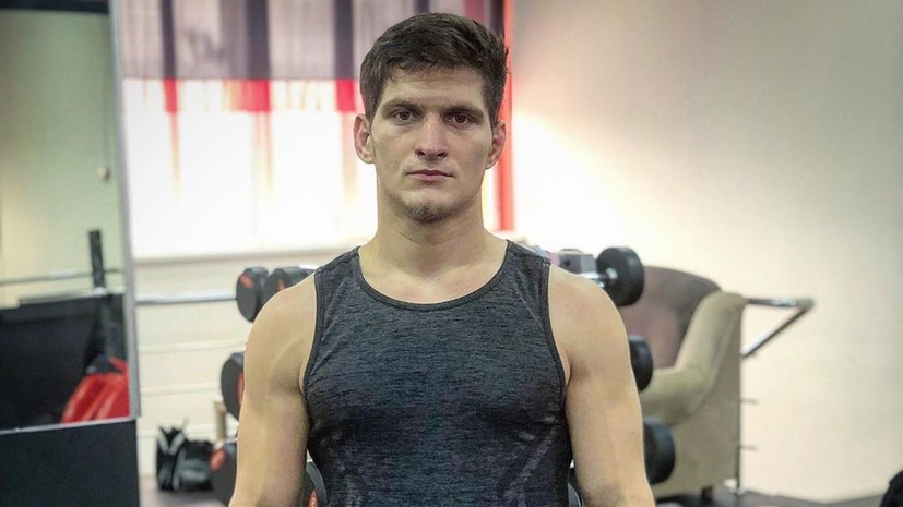 Россиянин Евлоев одолел Барзолу на турнире UFC в Сингапуре