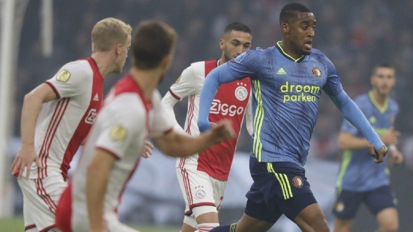 Фанаты «Фейеноорда» забросали автобус команды стеклом и пиротехникой