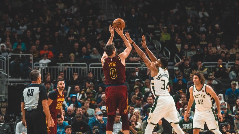 «Кливленд» проиграл «Милуоки» в матче НБА, несмотря на дабл-даблы Лава и Томпсона