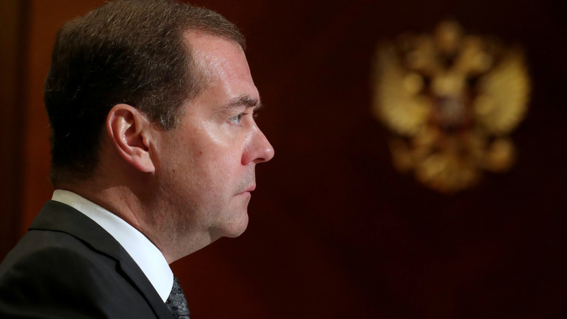 Медведев поручил представить меры по повышению доверия бизнеса к судам