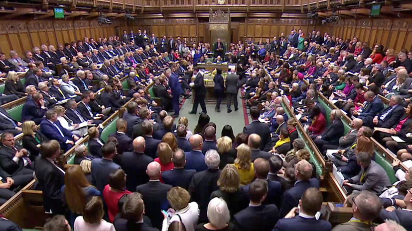Парламент Британии принял во втором чтении проект о досрочных выборах