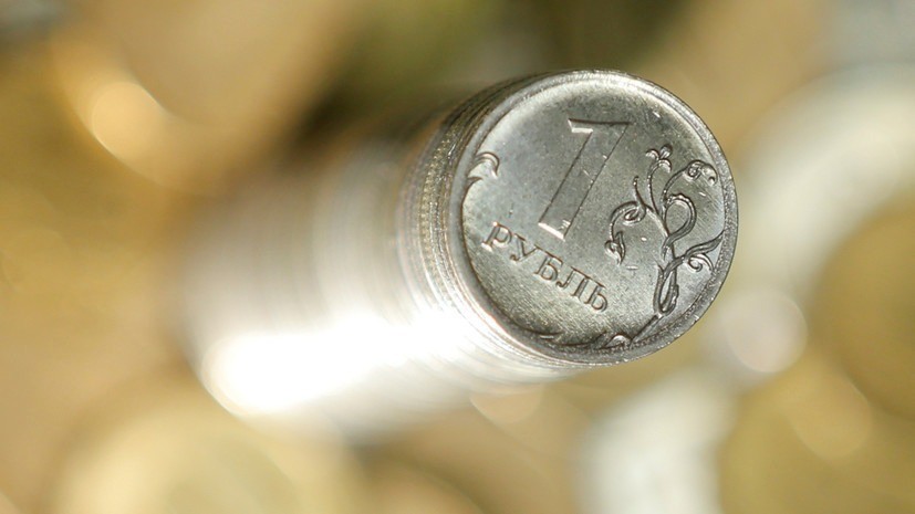 Рубль растёт к доллару