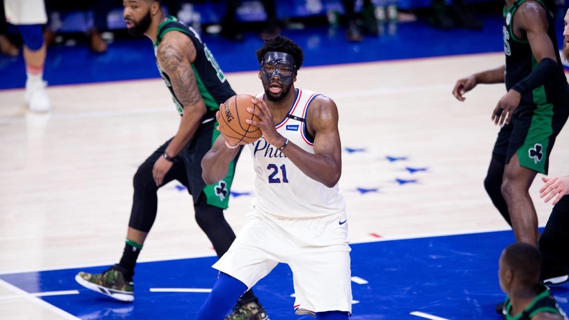 Мать Таунса показала Эмбииду неприличный жест во время матча НБА