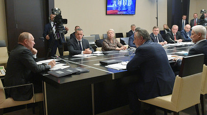 16 октября 2019 года. Президент РФ Владимир Путин проводит совещание по вопросам ликвидации последствий паводков в Иркутской области и на Дальнем Востоке