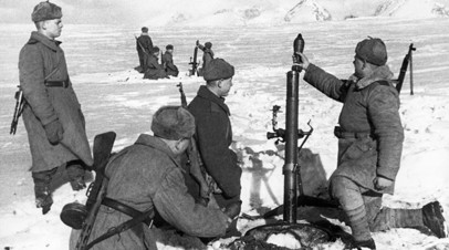Советский миномётный расчёт на огневой позиции в Карпатах (1944)