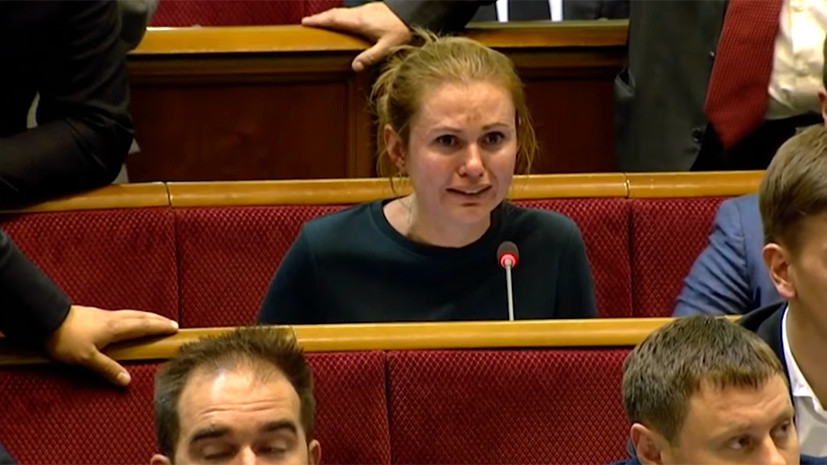 Депутат Рады расплакалась во время заседания
