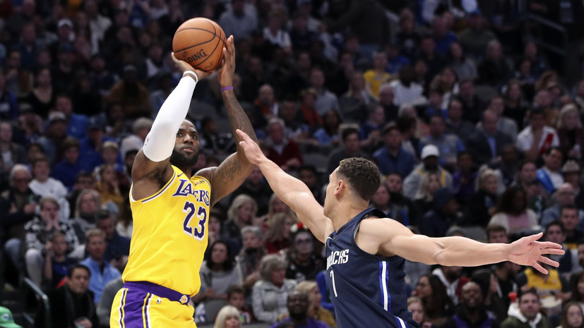 Джеймс повторил достижение легенды «Лейкерс» Джонсона