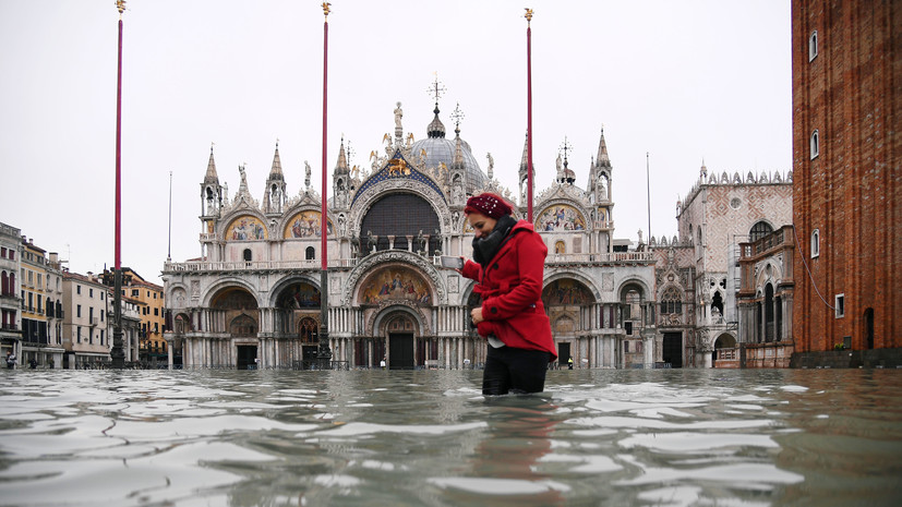 Губернатор Венето заявил об апокалиптическом наводнении в Венеции