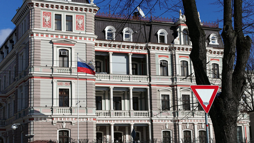 В посольстве России отреагировали на помилование россиян Литвой