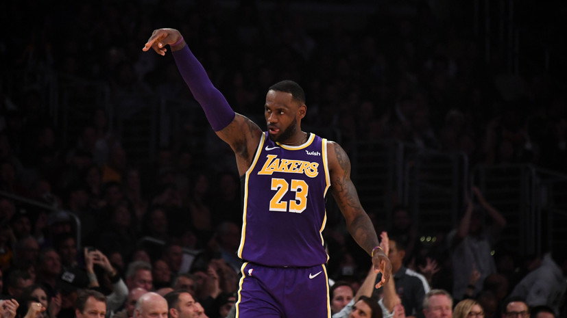Дабл-дабл Джеймса помог «Лейкерс» обыграть «Сакраменто» в НБА