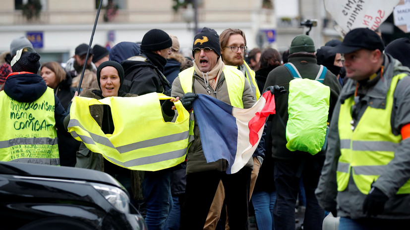 Число задержанных на протестах «жёлтых жилетов» в Париже превысило 100