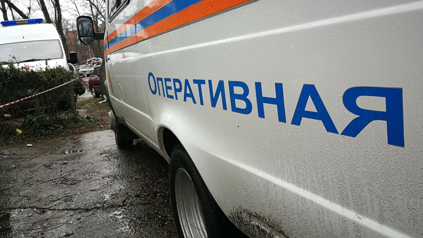 В Петербурге машина с двумя детьми упала в реку