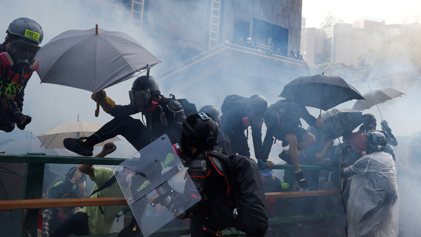 Школы Гонконга останутся закрытыми 19 ноября из-за беспорядков