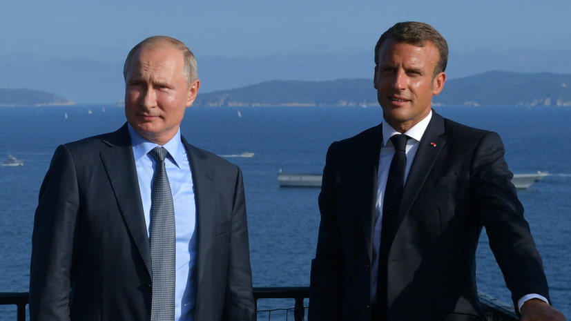 Путин проинформировал Макрона о передаче Украине задержанных кораблей