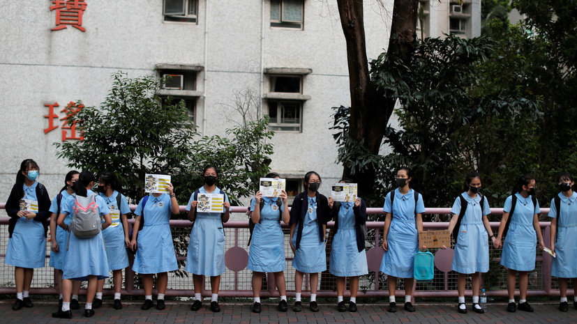 Закрытые из-за беспорядков в Гонконге школы возобновили работу