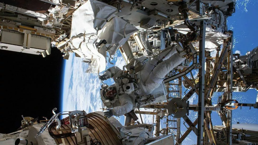 Астронавты вышли в космос для ремонта спектрометра на МКС