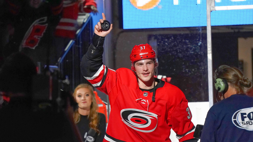 Ассист Свечникова помог «Каролине» обыграть «Детройт» в матче НХЛ