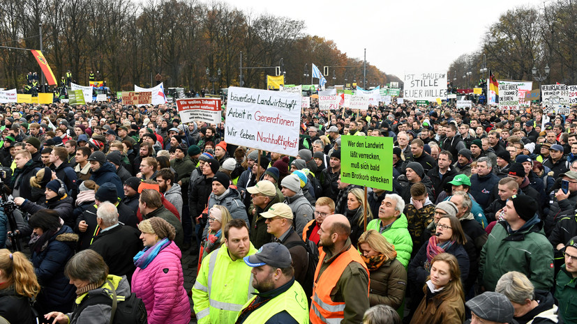 Немецкие фермеры частично парализовали движение в Берлине
