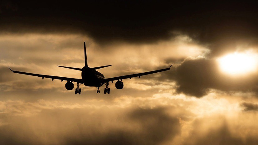 Летевший в Волгоград самолёт вынужденно сел в Астрахани из-за тумана