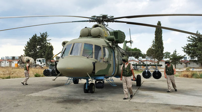 Транспортно-штурмовой вертолет Ми-8АМШТ на аэродроме Хмеймим в Сирии