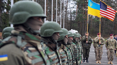 Украинские и американские военнослужащие на совместных учениях