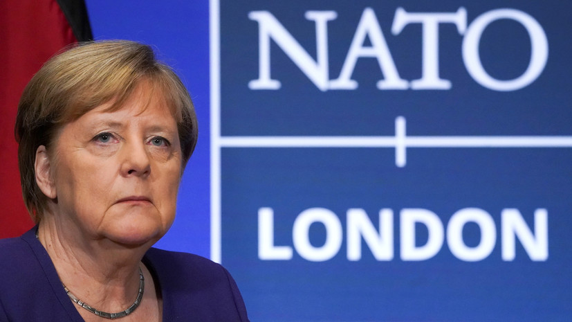 Меркель объяснила высылку российских дипломатов из Германии