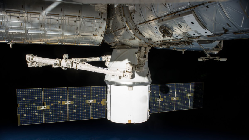 Запуск грузового корабля Dragon на МКС отложили на сутки