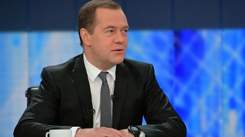 Медведев о расходовании средств на нацпроекты: тратить надо с умом
