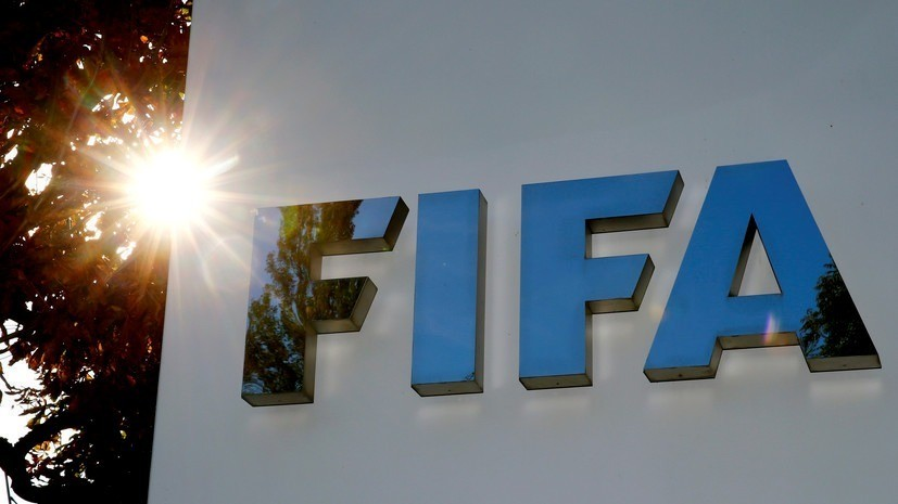 СМИ: ФИФА намерена подать в суд на Блаттера и Платини