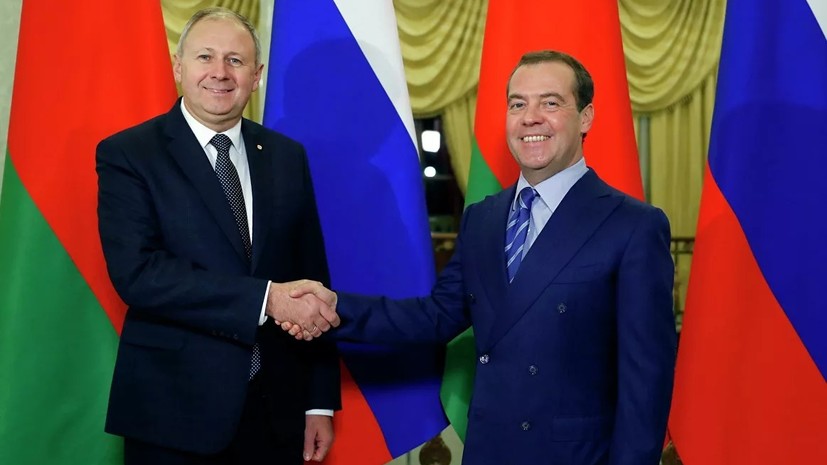 Медведев и премьер Белоруссии провели переговоры по телефону