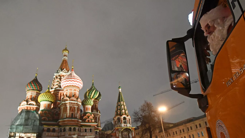 Главная новогодняя ёлка России доставлена в Кремль