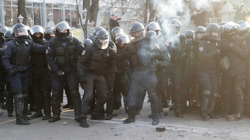 Полиция возбудила дело после столкновений у здания Рады