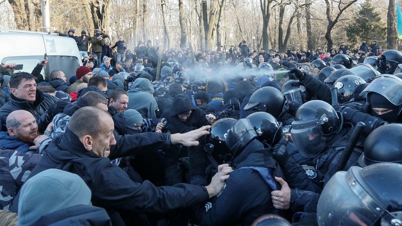 Зеленский прокомментировал протестные акции в Киеве
