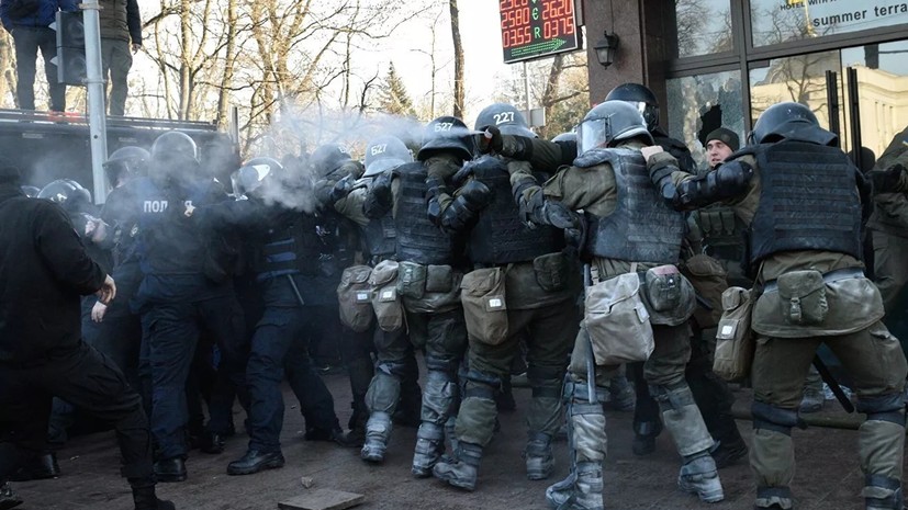 В Киеве возобновились протесты против земельной реформы