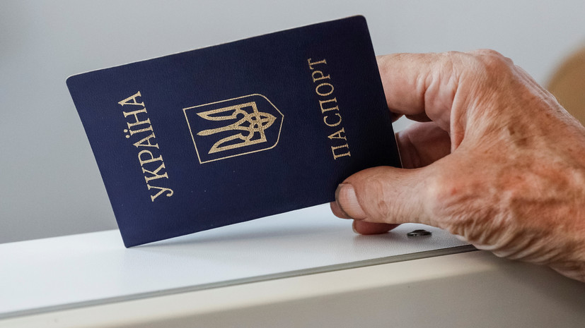 Украинский министр назвал число эмигрировавших украинцев