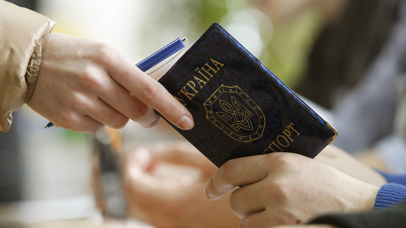В Госдуме оценили решение Киева запретить украинцам выезжать в Россию по внутренним паспортам
