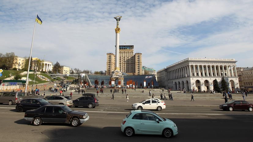 В Киеве протестующие перекрыли центральную улицу города