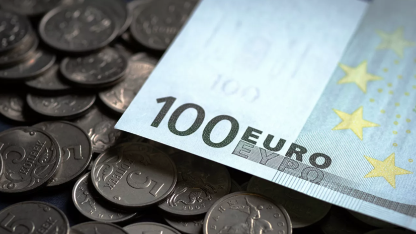 Курс евро опустился ниже 69 рублей